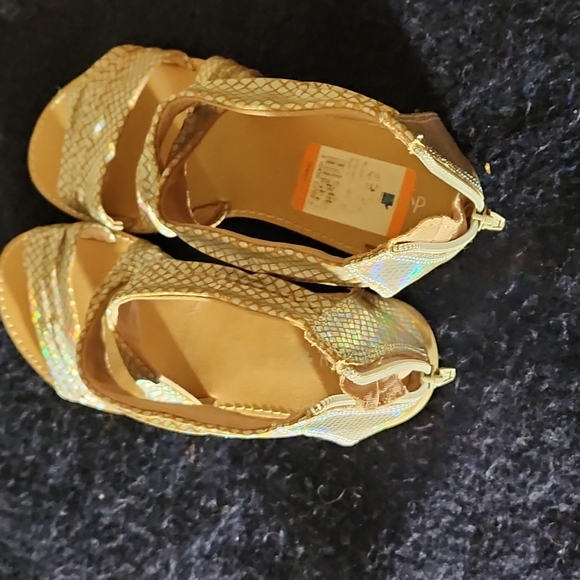 Sandals - Picture 2 of 6